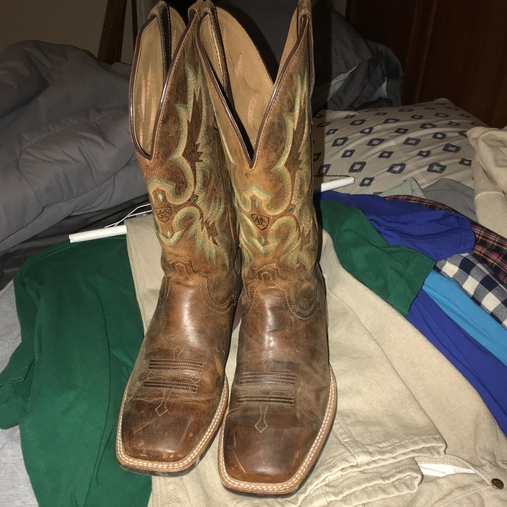 Ariat cowboy boots size 11